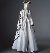 M 2004 Bodenlanges Kleid mit Schnürung